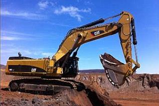 Cat Extreme Duty Bucket Attachment in Use